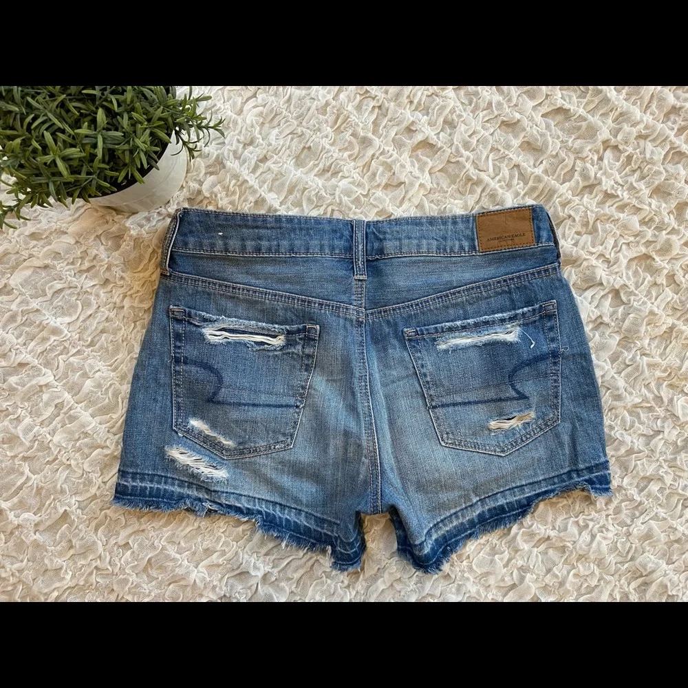 American Eagle Tomgirl Midi Denim Jeans Shorts Distressed Frayed Hem 100% Cotton